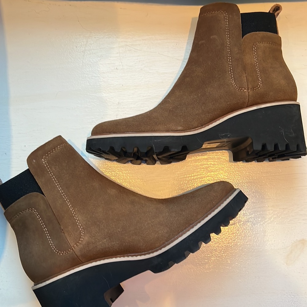 NWOT DOLCE VITA HUEY H2O - BROWN SUEDE